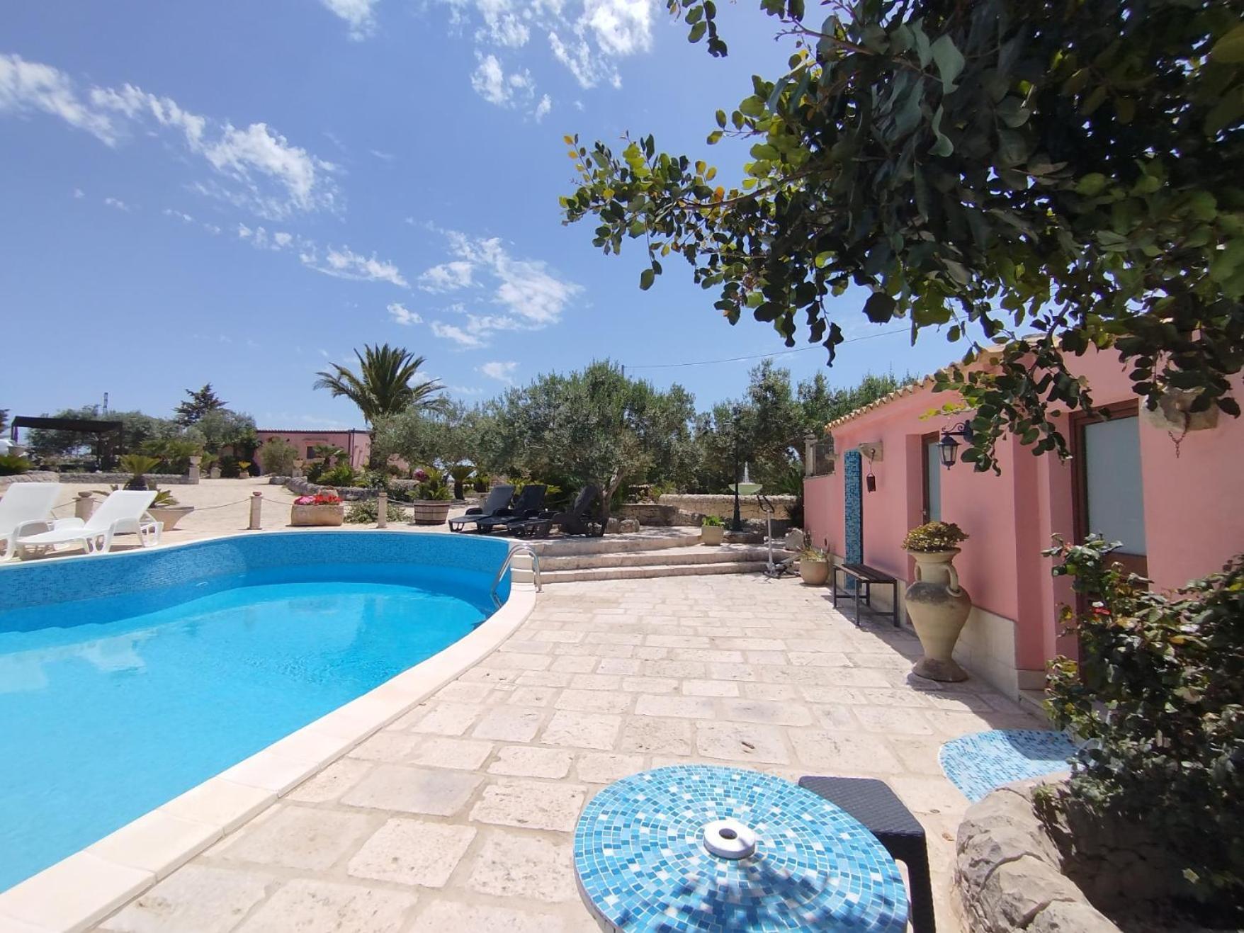 Dependance In Villa Con Piscina Рагуза Экстерьер фото