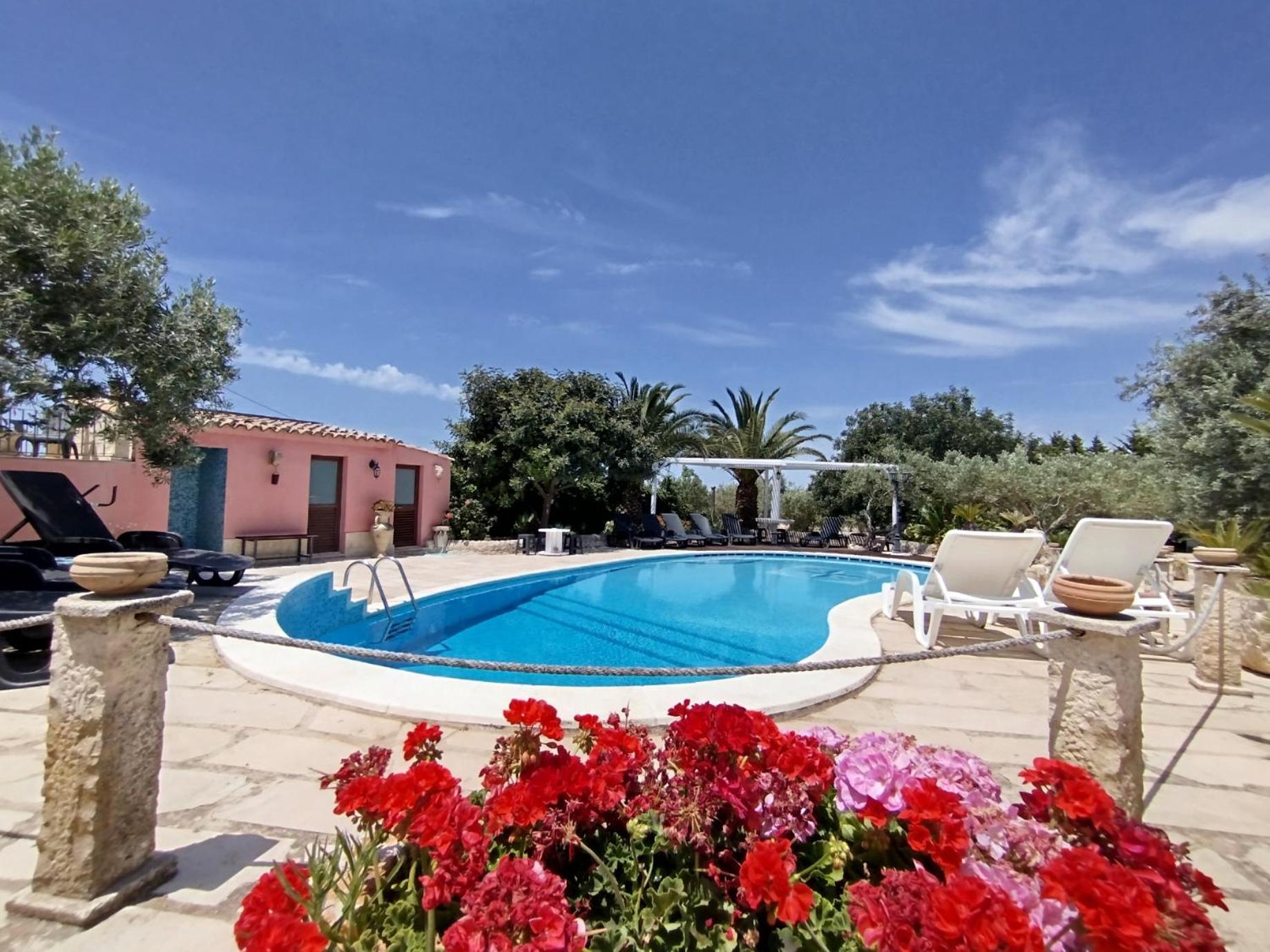 Dependance In Villa Con Piscina Рагуза Экстерьер фото